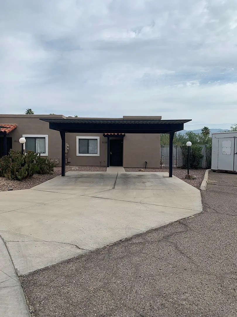 Single Story 2 Bedroom 2 Bath Townhome With Mountain Views and Extra Large Backyard — Photo 2