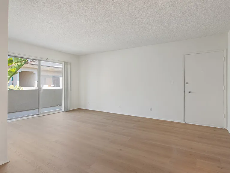 1324 Barry Ave #6 — Photo 6