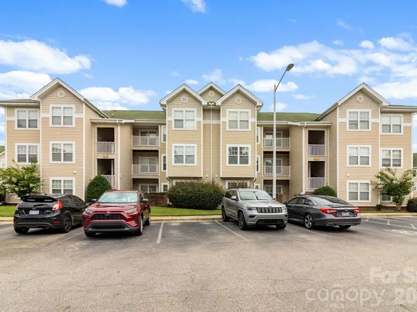 3317 Harbour Pointe Pl, Fayetteville, NC 28314