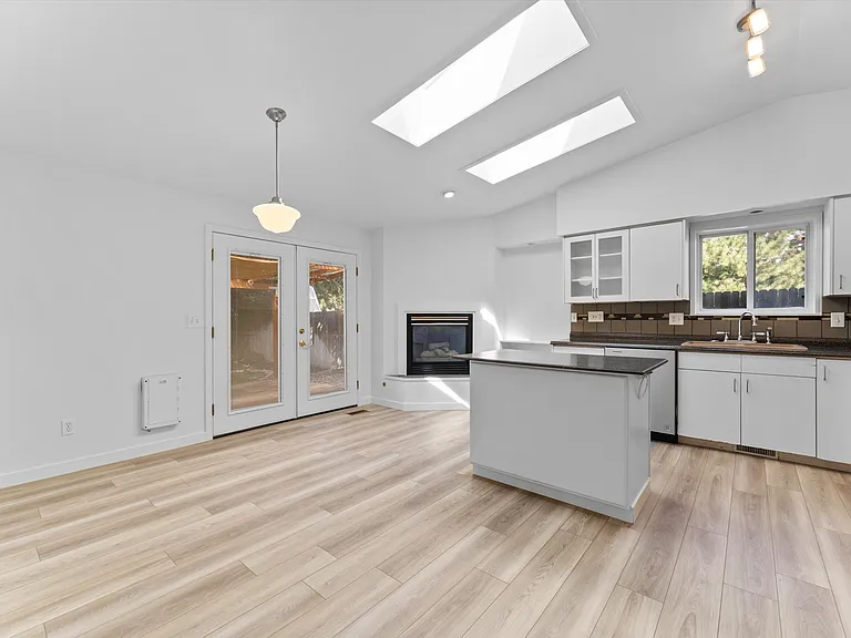 714 S Berwick Dr — Photo 7