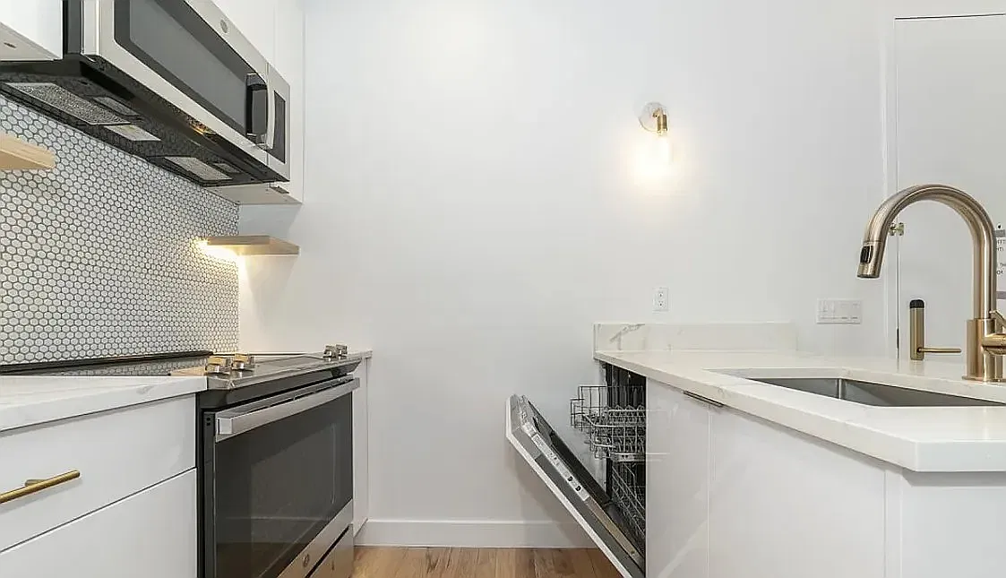 150 Eagle Street — Photo 4