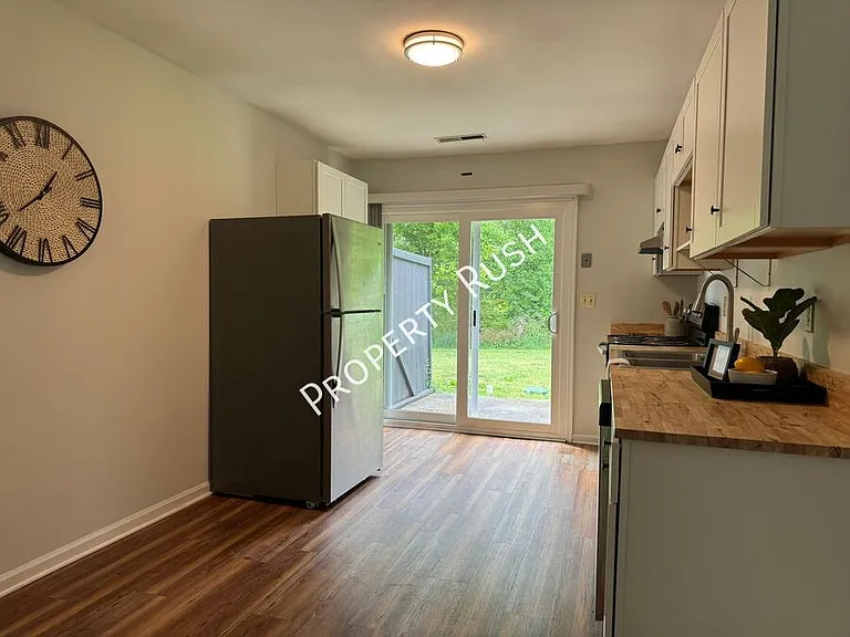 8740 Millard Lee Ln #8740 — Photo 4