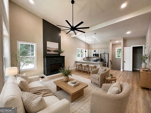 4th image of 673 Autumn Ridge Dr