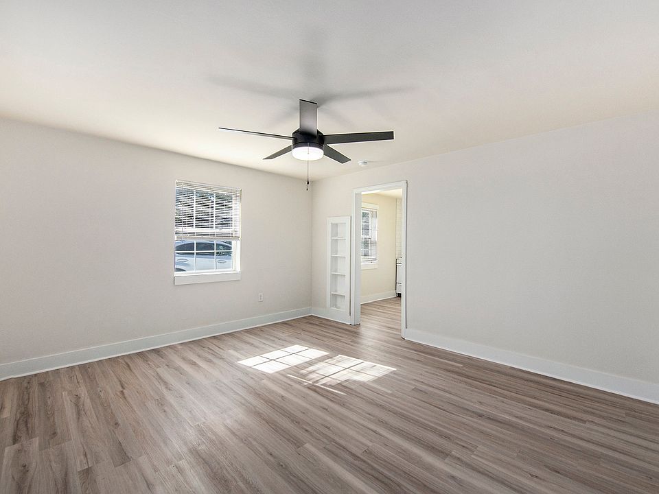 Living area/Bedroom
