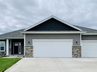 2913 SW Greenridge St, Topeka, KS 66614