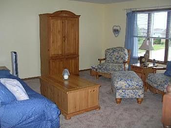 3rd image of 11820 Magoun Dr