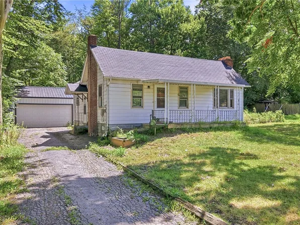3493 Shadyside Dr, Hubbard, OH 44425