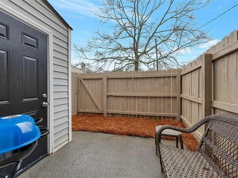 122 Bentley Pkwy — Photo 19