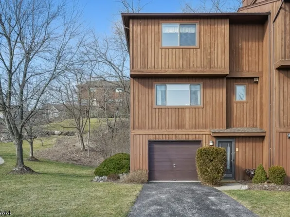 57 Metro Vista Dr, Hawthorne Boro, NJ 07506