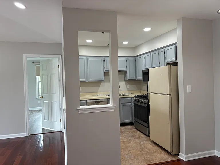 1331 Waterford Dr — Photo 2