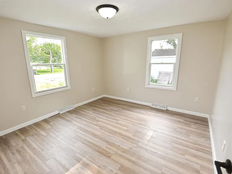 1014 W Bryan St — Photo 5