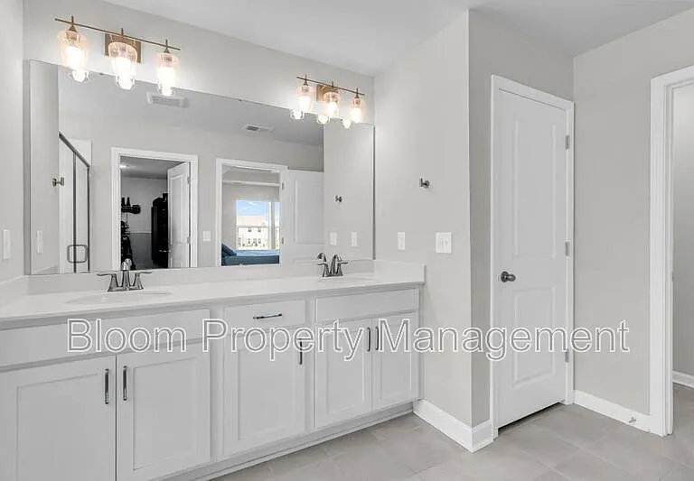 451 Carrara Dr — Photo 35