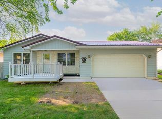 1912 Coachman Dr, Waterloo, IA 50701