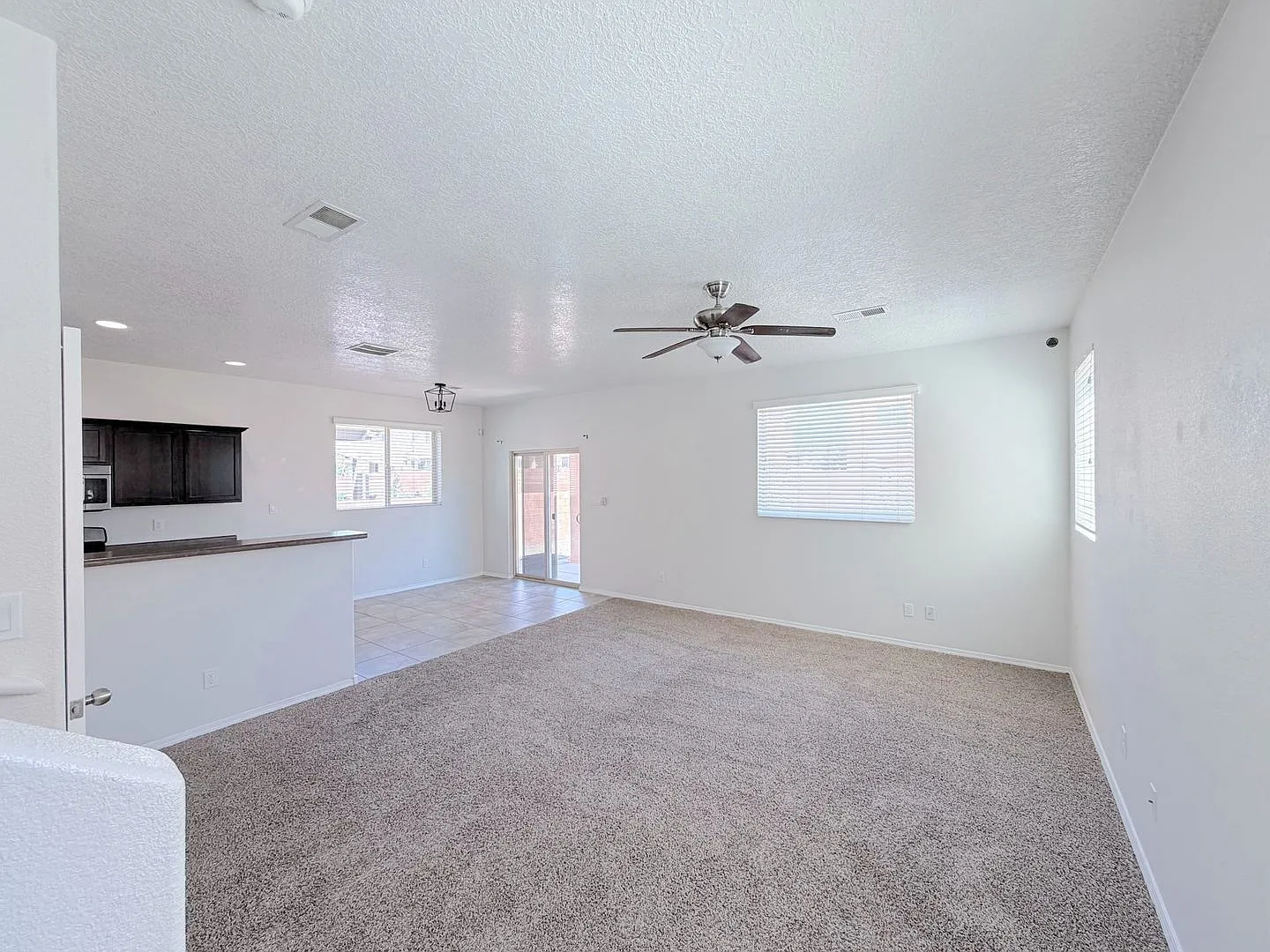 Beautiful 3 Bedroom Home in Montecito Estates area on Albuquerque's Westside. Refrigerated Air! O... — Photo 2