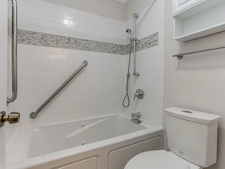 115 Tuxworth Cir — Photo 9