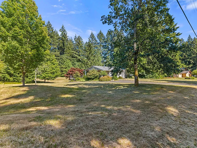 11322 Skagit Dr SE — Photo 38
