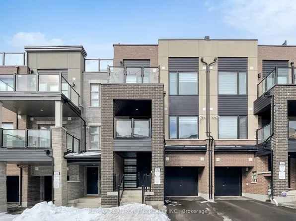 16 Herman Gilroy Ln, Markham, ON L6C 3L7