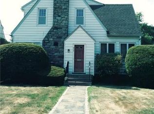 808 Colonial Ave, Pelham, NY 10803