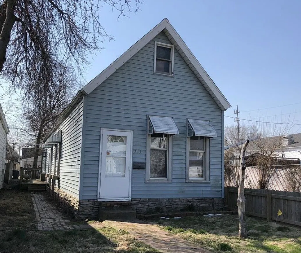 2 bed, 1000 sqft, $745 — Photo 1