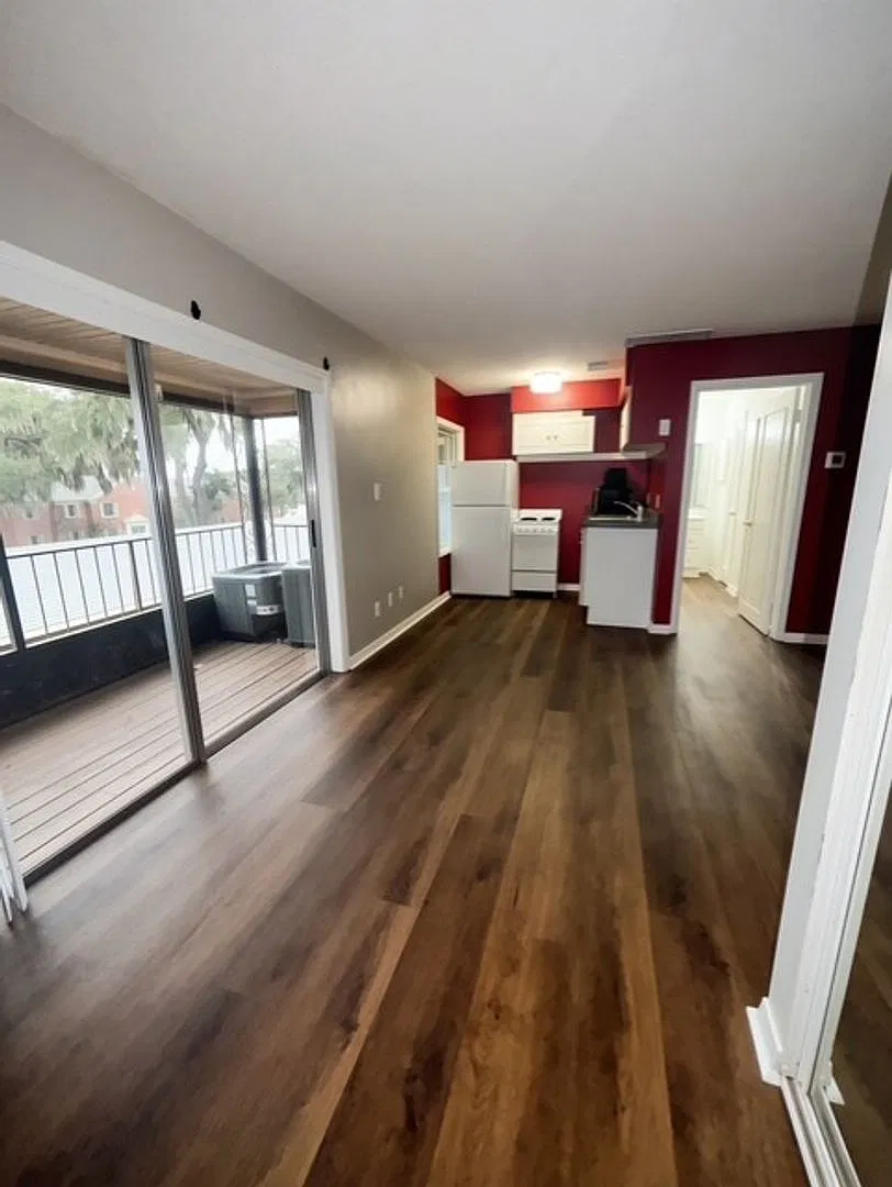 Cozy Studio with screened balcony — Photo 4