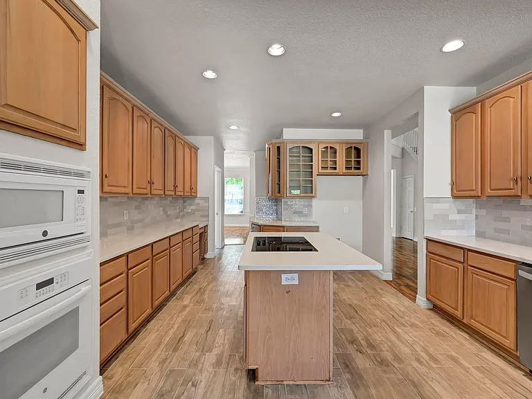 306 Canyon Lake Dr — Photo 14