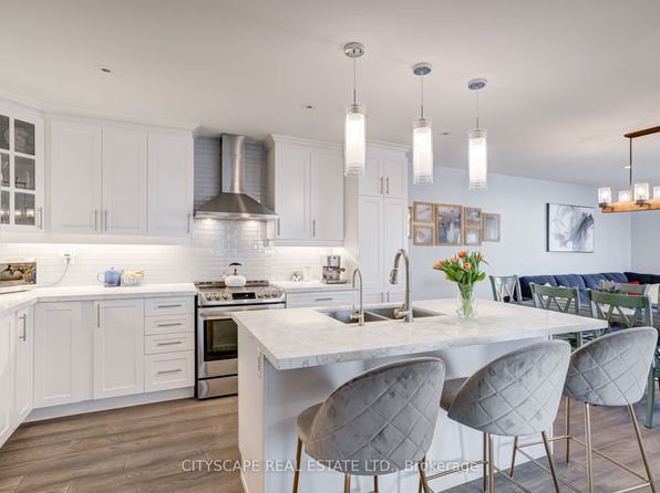 3206 Candela Dr, Mississauga, ON L5A 2T8