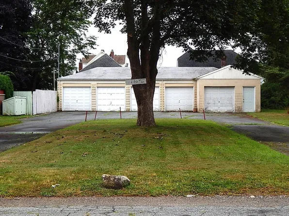 Ss Smith St, New Bedford, MA 02740