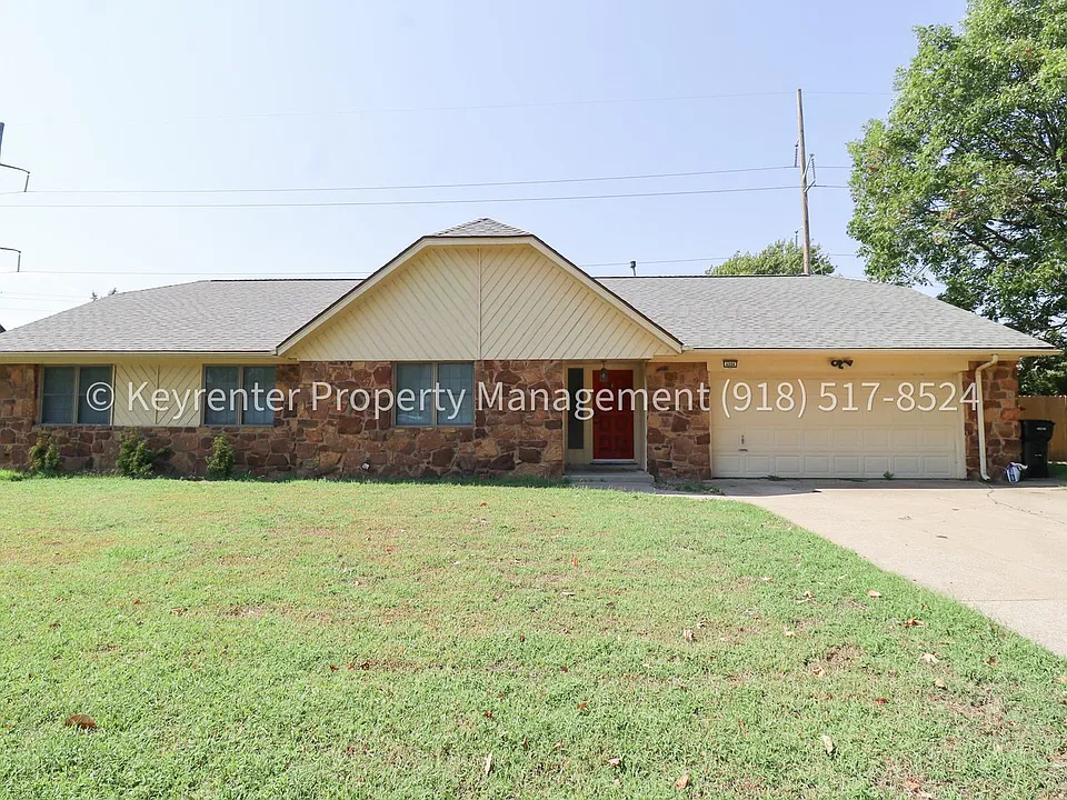 4004 S Maple Ave