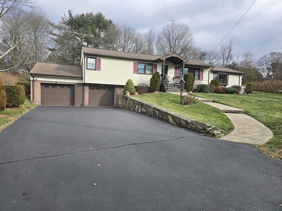 1st image of 49 New Castle Dr