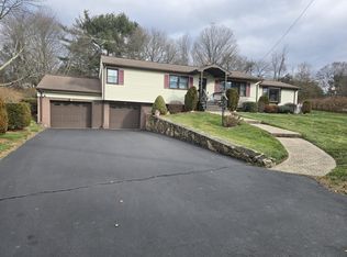 49 New Castle Dr, Shelton, CT 06484