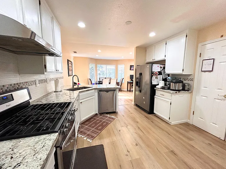 372 Meadowhaven Way — Photo 7