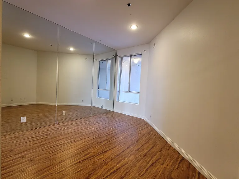 525 S Berendo St #104 — Photo 21