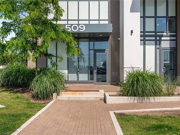 3rd image of 509 Dundas St W #305