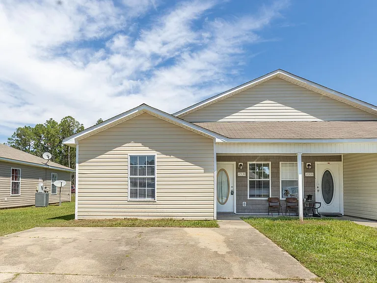 17239 Avondale Cir — Photo 18