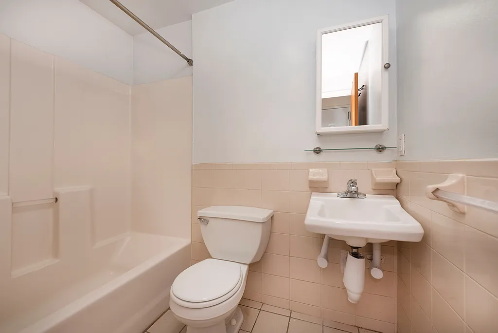 418 West 49th Street — Photo 4