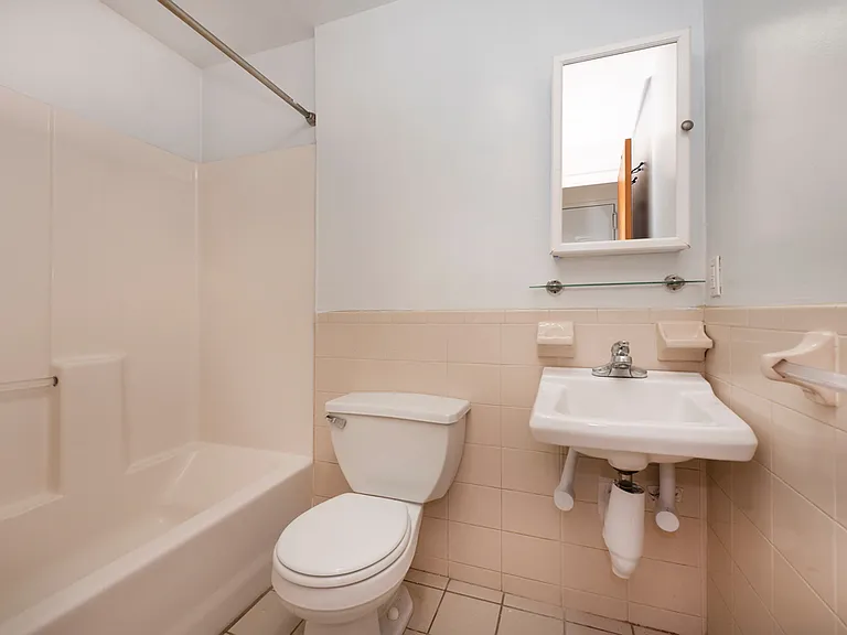 418 W 49th St #3D — Photo 4