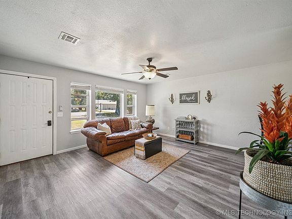 3rd image of 701 N Ross St