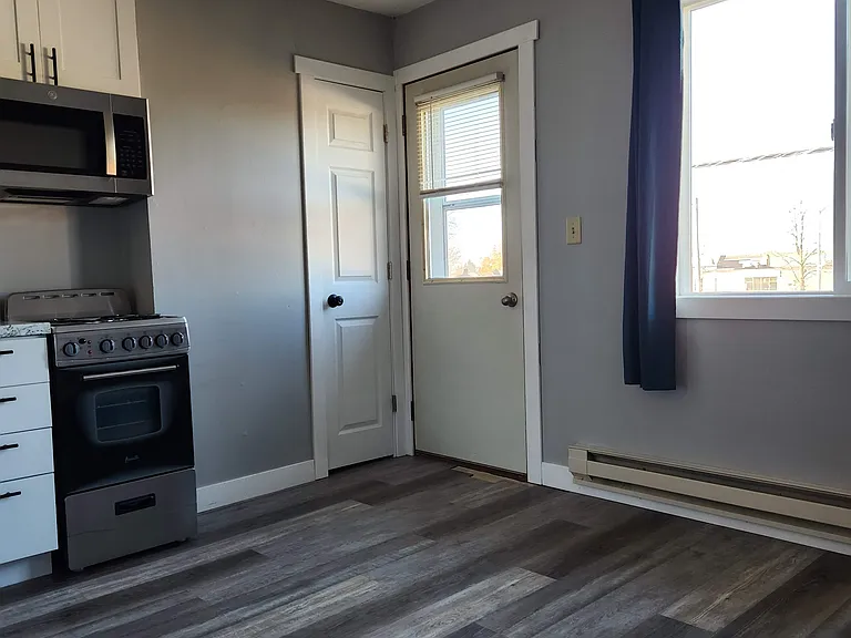 1020 4th St NE #1 — Photo 2