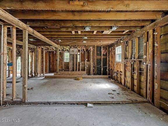 4th image of 28 Gates Avenue