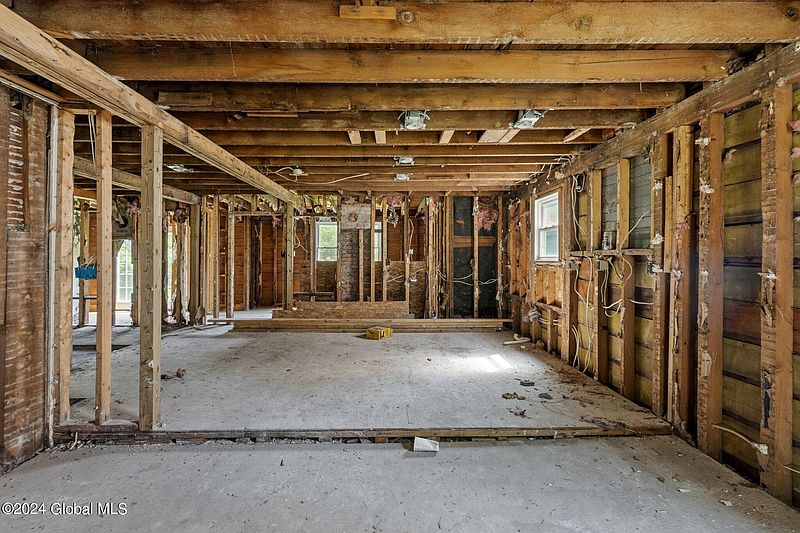 4th image of 28 Gates Avenue