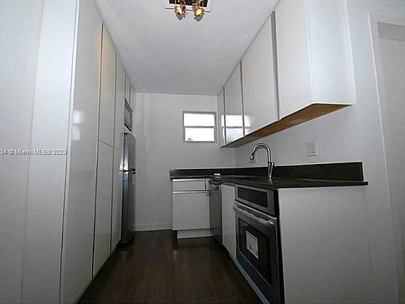 2nd image of 818 Meridian Ave APT 9