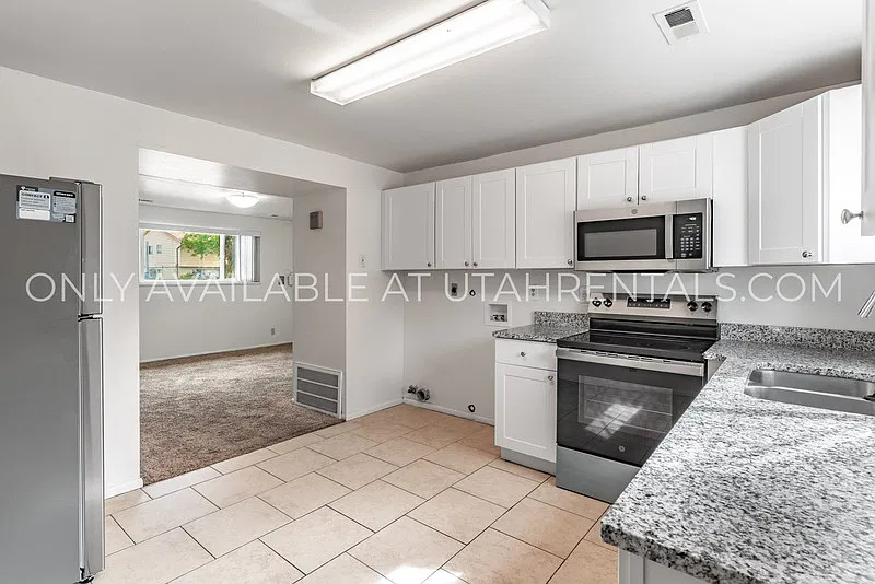2 bed, 1.0 bath, 800 sqft, $1,200 — Photo 3