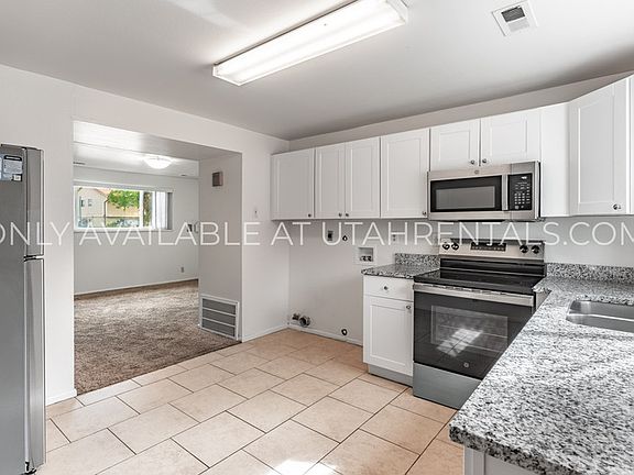 3rd image of 1052 S Virginia Cir