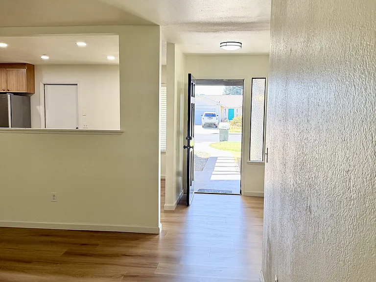 814 S Cindy St — Photo 11