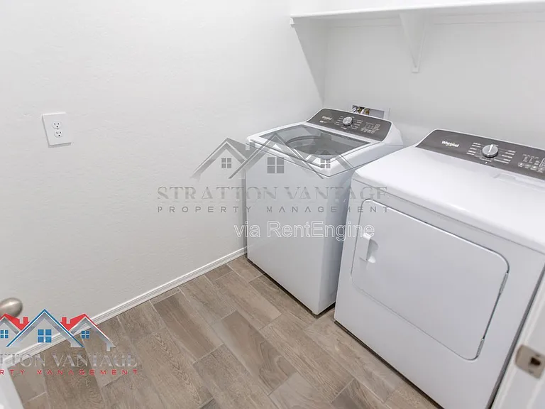 1330 W Hess Ave — Photo 22