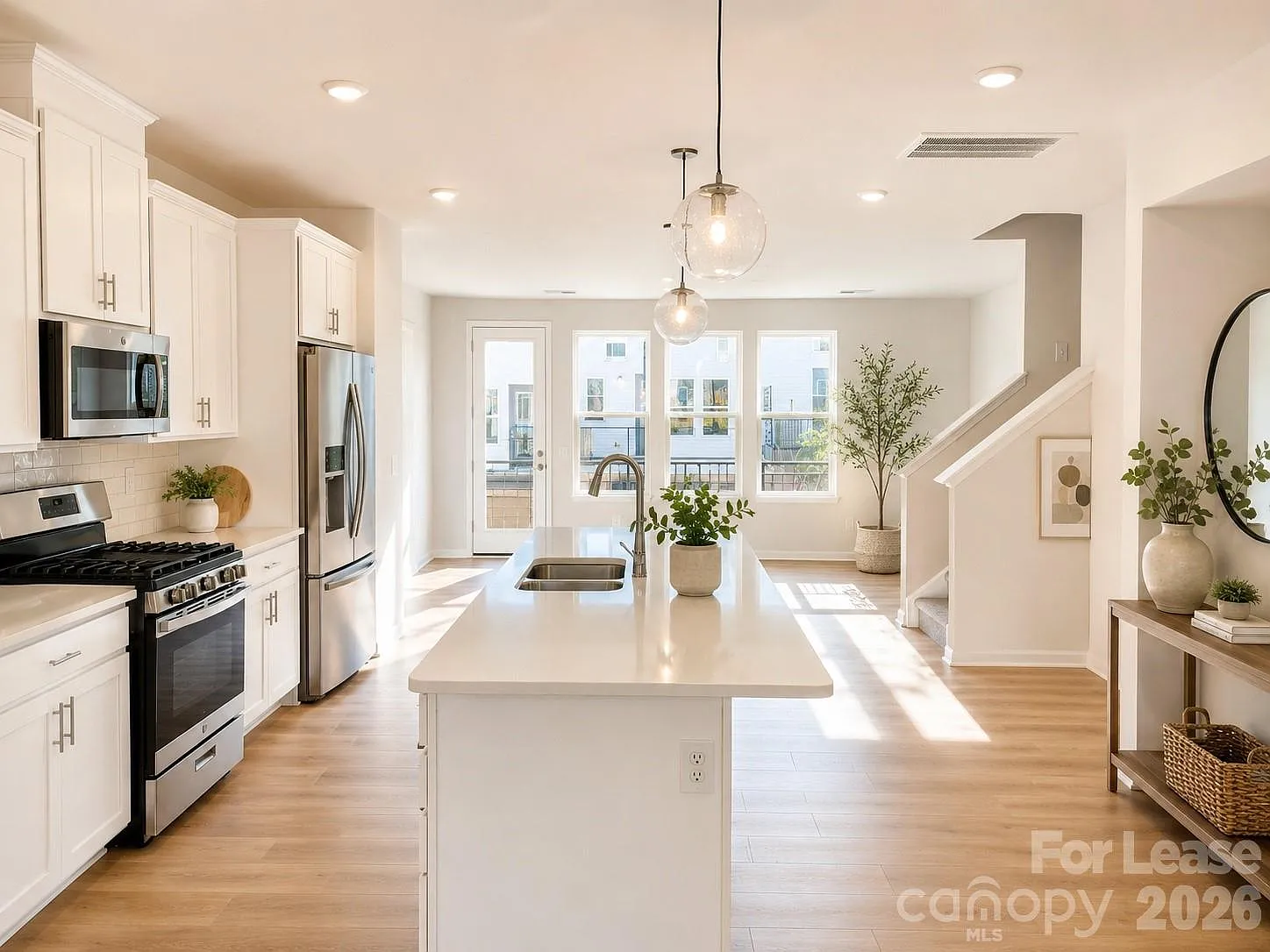 3 bed, 2.5 bath, 1895 sqft, $2,150 — Photo 2