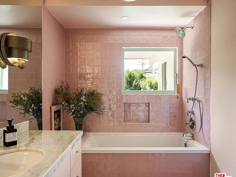 2764 Outpost Dr — Photo 25