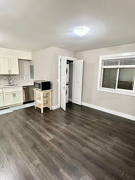 Coquitlam House for rent - 2 Bedrooms — photo 5