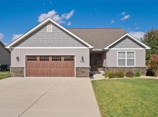 5549 S Woods Manor Dr, Smithton, IL 62285