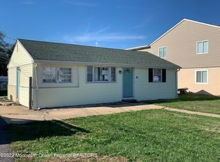 4 Hollycrest Dr, Brick, NJ 08723